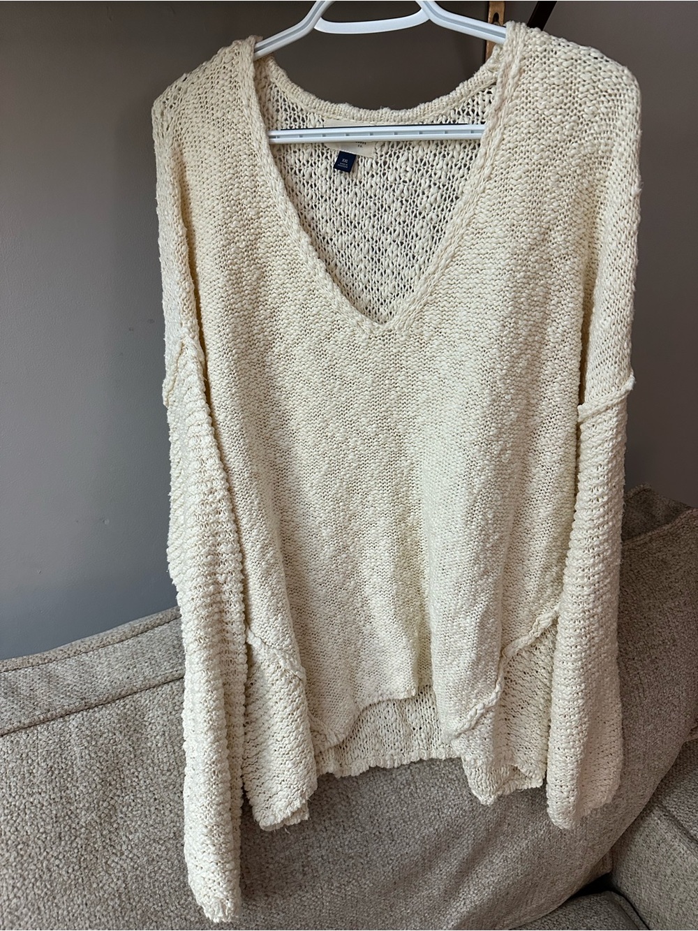 Universal Thread V-Neck Cream Knit Women's Slouchy Sweater